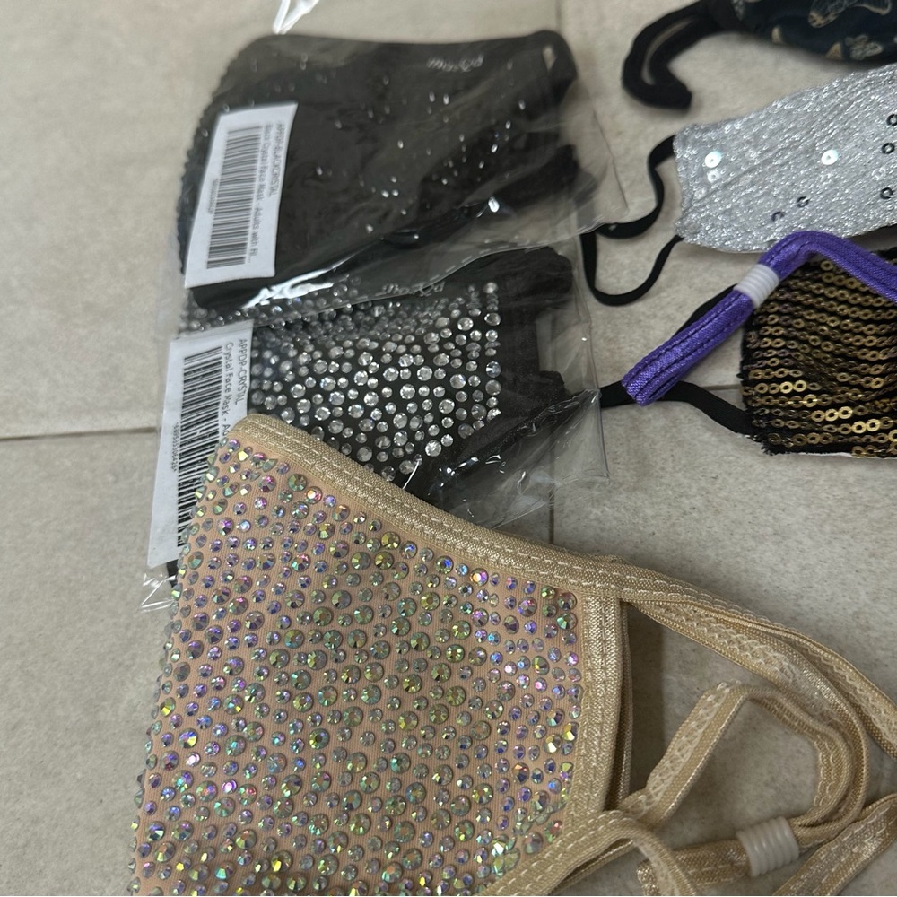 Bundle of 22 Assorted masks AND  3 Lanyards - Picture 10 of 15